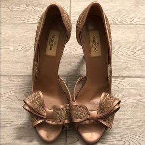 Valentino peep toe lace slip on Sandals size 39.5